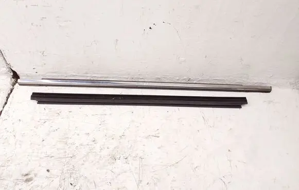 Chrysler Grand Voyager V Front door trim (molding) 04894975AA