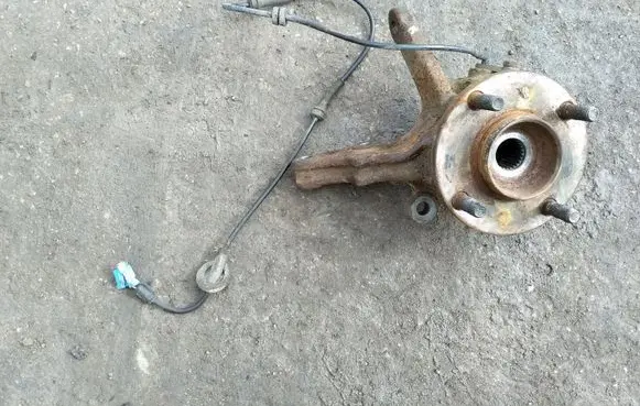 Nissan Almera N16 Front wheel hub spindle knuckle