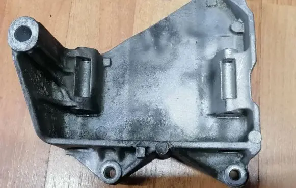 Volkswagen Touareg I Generator/alternator bracket 070903143C