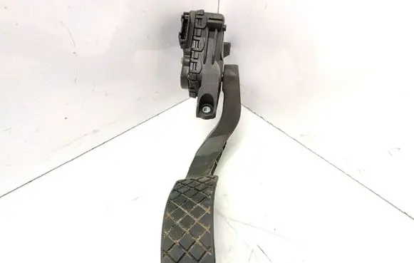 Audi A6 S6 C5 4B Accelerator throttle pedal 8D1723523F 00837602