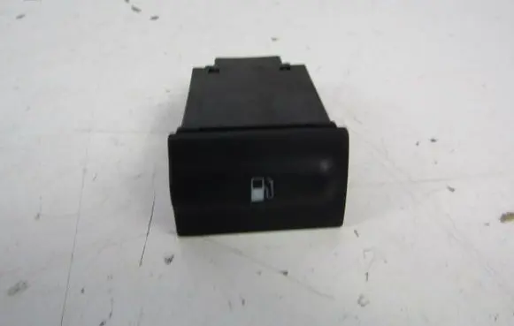 Skoda Octavia Mk2 (1Z) Fuel tank opening switch 