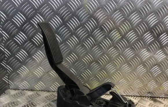 Mercedes-Benz A W169 Accelerator throttle pedal 1693000204