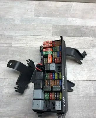 Mercedes-Benz R W251 Fuse module A1645402372 YAP27237 5072426