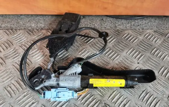 Citroen C2 Front seatbelt 9640676777
