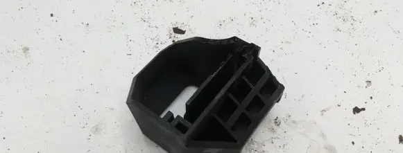 BMW 1 E81 E87 Radiator mount bracket 7807185