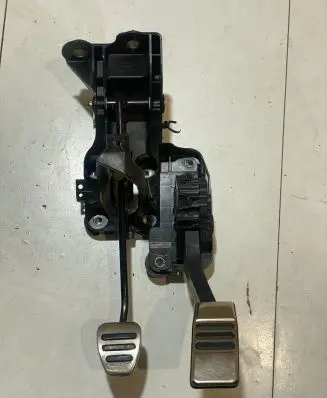 Ford Mustang VI Accelerator throttle pedal GR3C9F836AB
