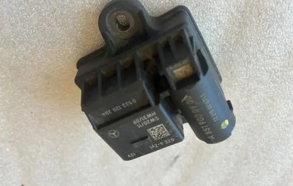 Mercedes-Benz E W212 Glow plug pre-heat relay A6519000900 6519000900