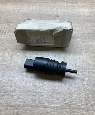 Volkswagen Touran I Windscreen/windshield washer pump 1T0955651