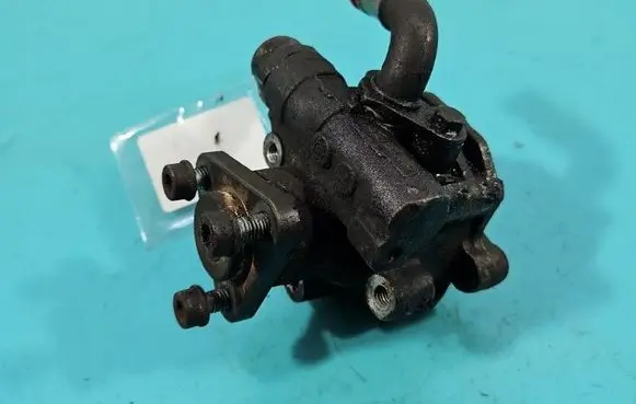 Volkswagen PASSAT B5.5 Power steering pump 8D0145156L IMPRK1518539