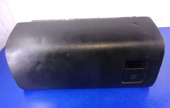 Volkswagen PASSAT B3 Glove box