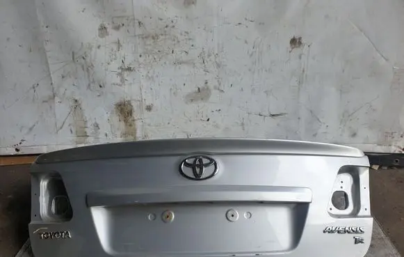 Toyota Avensis T270 Tailgate/trunk/boot lid 