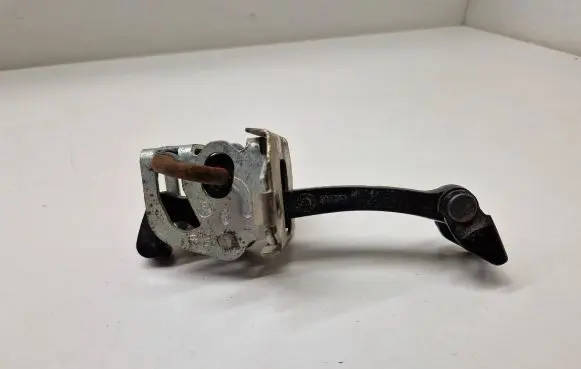 BMW X3 E83 Front door check strap stopper 7176801