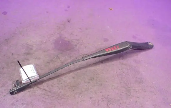 Opel Astra H Front wiper blade arm 13111219LH