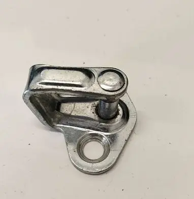 Opel Insignia A Front door lock loop/hook striker