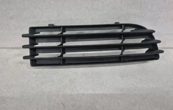 Mitsubishi Colt Front bumper lower grill MN105194