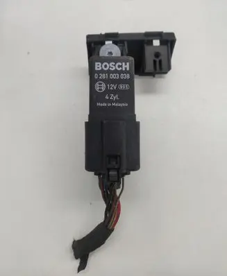 Volkswagen PASSAT B6 Glow plug pre-heat relay 0281003038