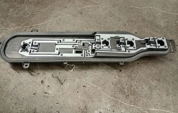 Citroen Berlingo Tail light bulb cover holder 41018018