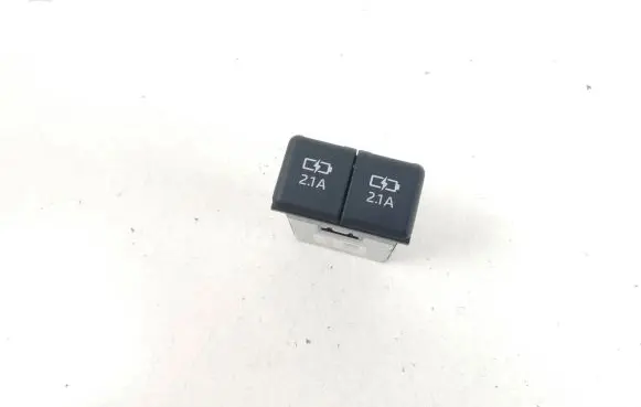 Toyota RAV 4 (XA50) USB socket connector 8553215010