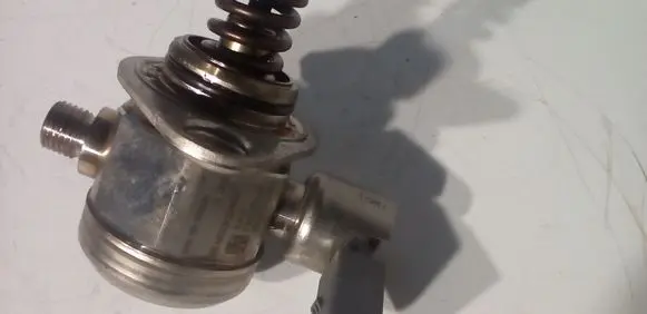 BMW 7 F01 F02 F03 F04 Fuel injection high pressure pump 13517595339