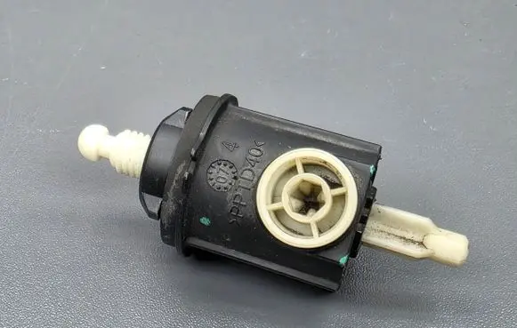 Toyota Auris 150 Headlight level adjustment motor 8111002470