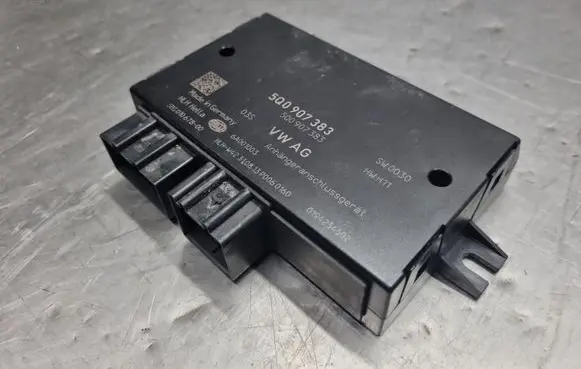 Audi A3 S3 8V Tow bar trailer control unit/module 5Q0907383