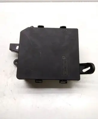 Nissan Juke I F15 Fuse module 284B71KB0B 8771010660 5S0JK01C7