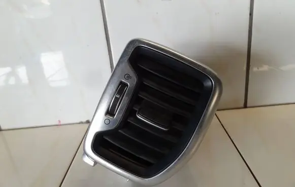 KIA Sportage Dashboard side air vent grill/cover trim