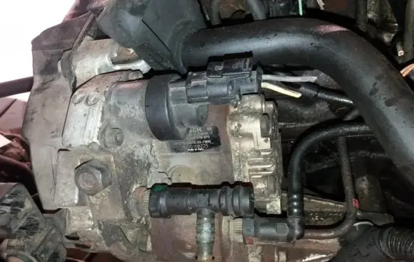 Renault Scenic II - Grand scenic II Fuel injection high pressure pump 0445010075 8200108225
