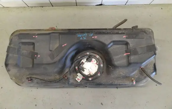 Suzuki Swift I Fuel tank 