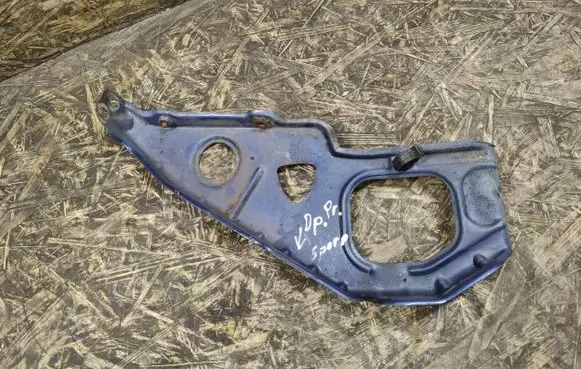 Maserati Quattroporte Fender mounting bracket