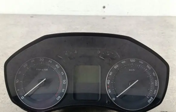 Skoda Octavia Mk2 (1Z) Speedometer (instrument cluster) 