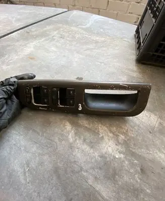 Volkswagen PASSAT B7 Electric window control switch 1J4959857 03755000