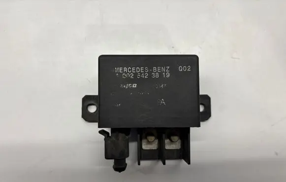 Mercedes-Benz E W211 Charging relay A0025423819