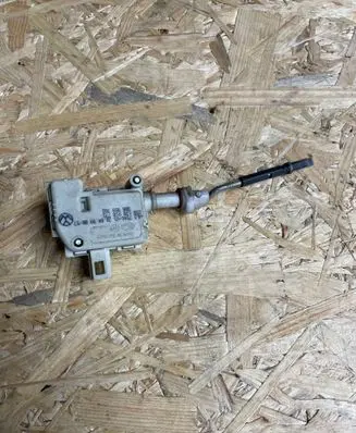 Volkswagen Bora Central locking motor 1j0810773