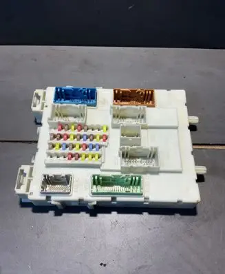 Ford Focus Fuse module 9A340AAA 00F003000800