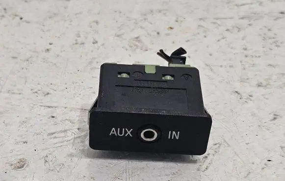 BMW 5 E60 E61 AUX in-socket connector 6986791