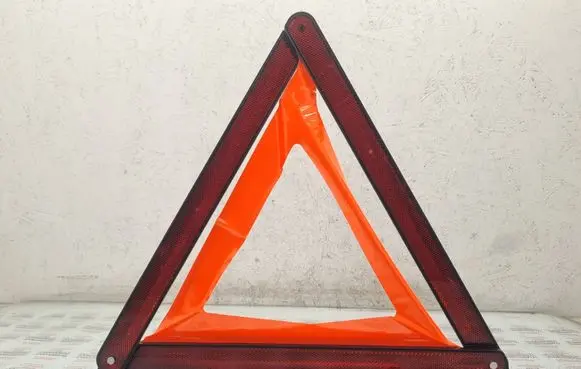 Volkswagen Touran I Emergency warning sign 8K0860251