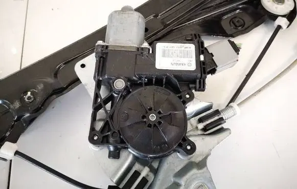 Chevrolet Cruze Front door window regulator motor 98810j3021 98810-j3021