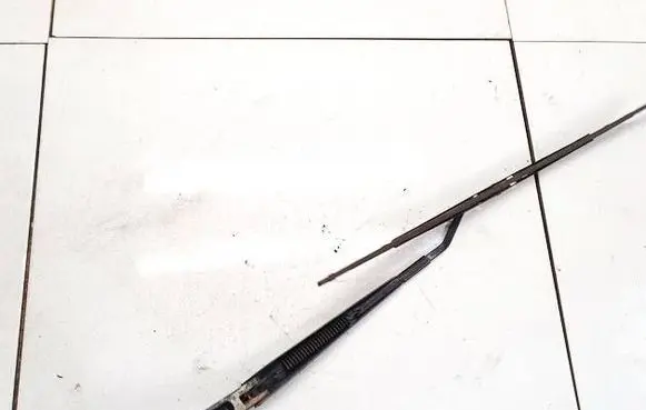 Jeep Grand Cherokee (WK) Front wiper blade arm D1725