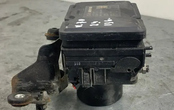 Volvo V70 ABS Pump 30681619