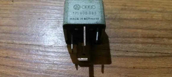 Volkswagen Golf II Other relay 171906383 r601389