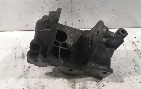 Volkswagen Transporter - Caravelle T5 Engine mounting bracket 070199343B