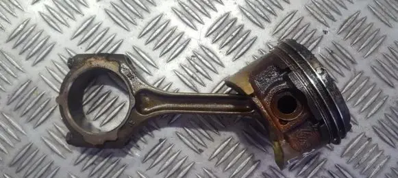 Renault Laguna I Piston with connecting rod
