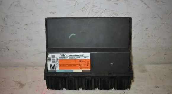 Ford Mondeo Mk III Comfort/convenience module 3S7T15K600MC