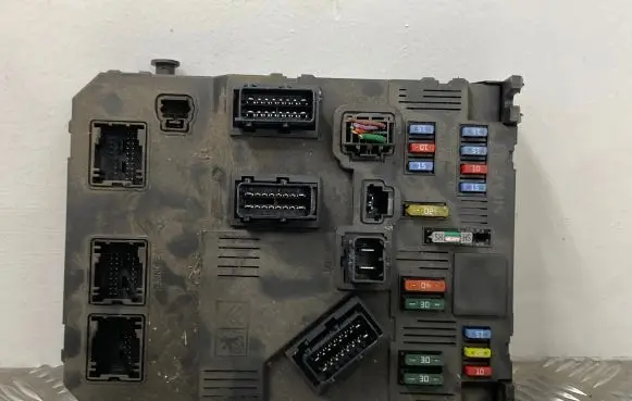 Citroen C3 BSM Control unit 118085200