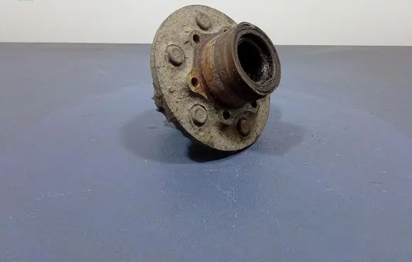 Hyundai Galloper Front wheel hub spindle knuckle 