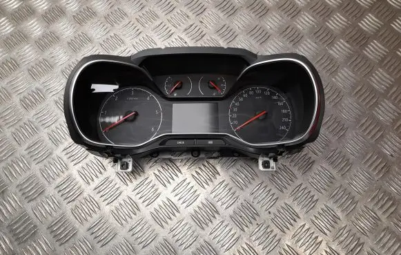 Opel Combo E Speedometer (instrument cluster) 9817790480