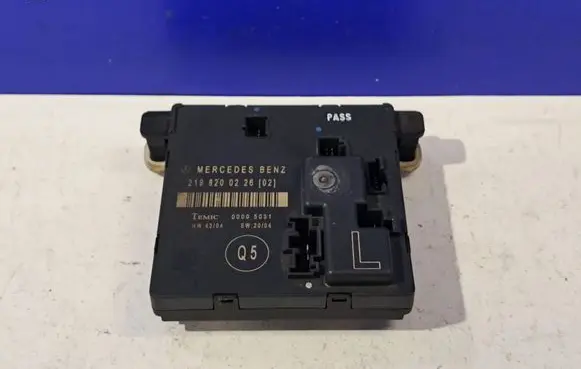 Mercedes-Benz CLS C219 Door control unit/module 2198200226