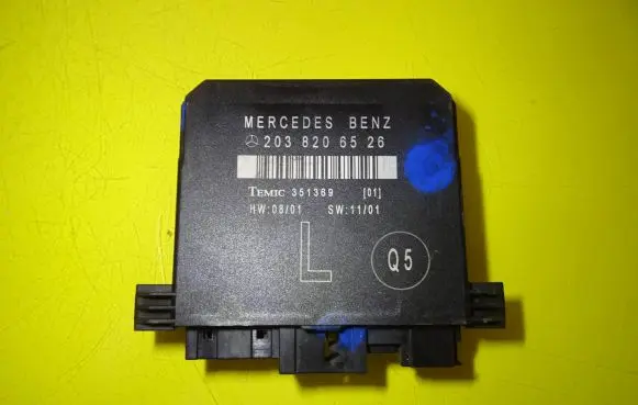 Mercedes-Benz C W203 Door control unit/module 2038206526