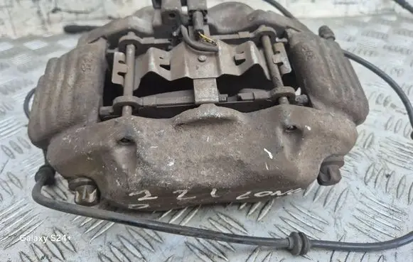 Front brake caliper